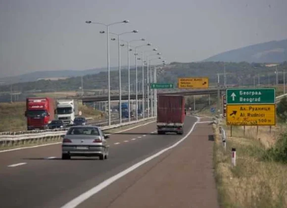 ATENȚIE DACĂ MERGEȚI CU MAȘINA IN SERBIA: Nu deschideți sms-urile pentru plata autostrăzii sau încălcări ale regulilor de circulație belgrad