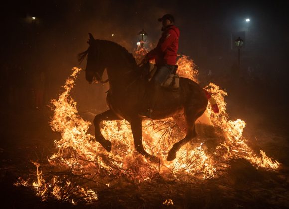 Ce este Las Luminarias? Las Luminarias