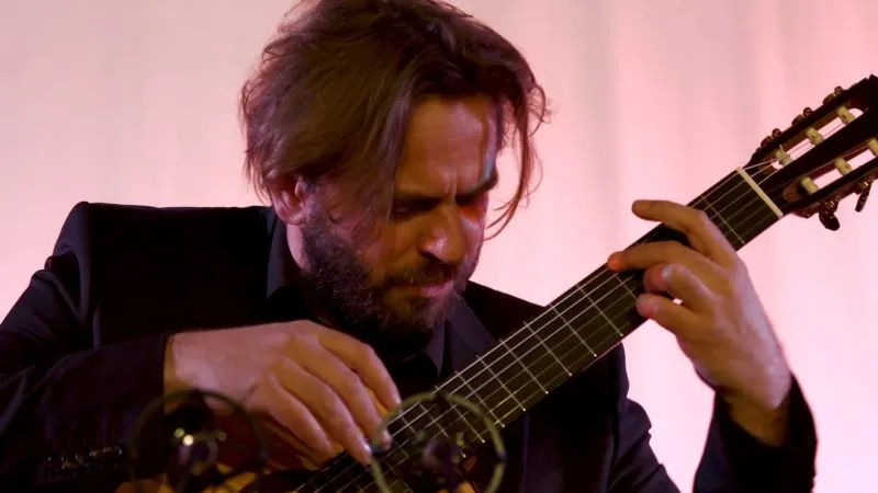 Considerat de Washington Post printre cele mai mari talente ale chitarei clasice va concerta la Festivalul din Târgu Mureș marcin-dylla-e1559860646800.jpg