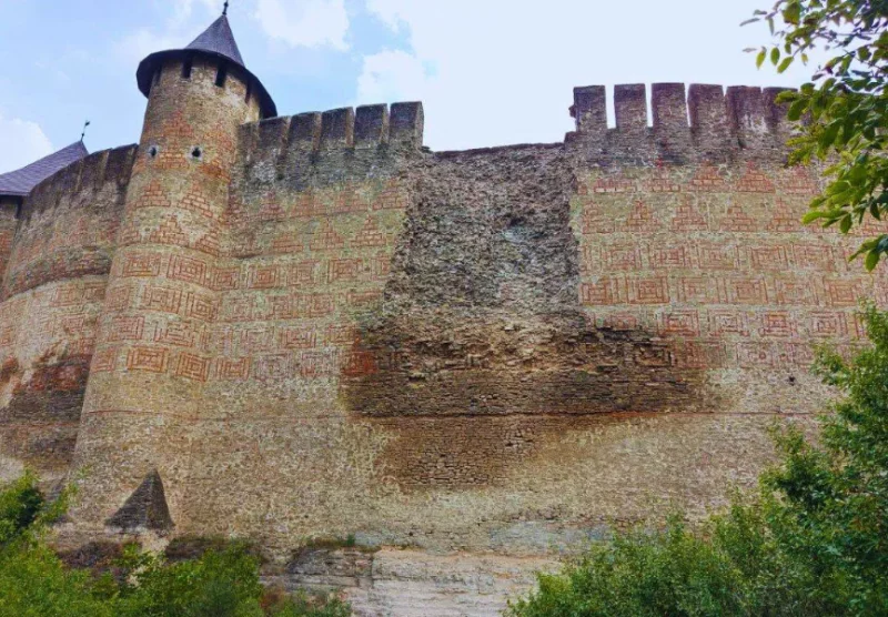 Cetatea Hotin, simbol al lui Ștefan cel Mare, se surpă znimok-ekrana-2026-08-07-170118